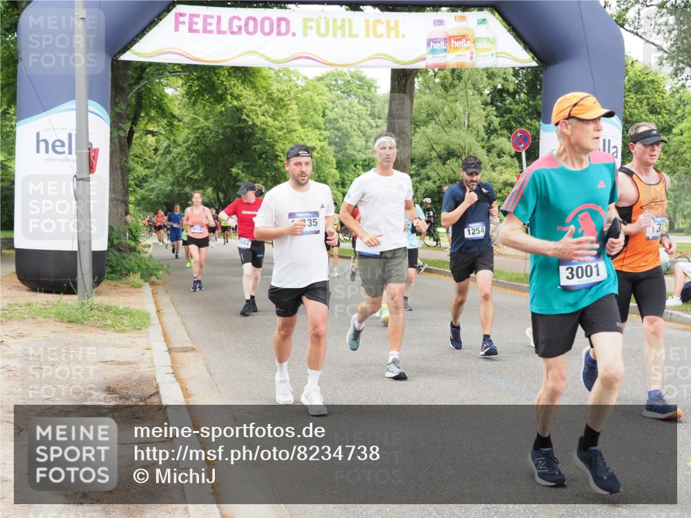 29.06.2025 - hella hamburg halbmarathon MichiJ http://msf.ph/oto/8234738 29.06.2025 10:49:54 Zwischen KM18-KM19 1254, 1334, 1573, 1722, 1881, 3001, 3921, 4370, 4665, 5384, 5734, 8822, 9718, 10214, 10705, 12004, 13528, 14135, 15252, 16808, 17757, 18717 meine-sportfotos.de