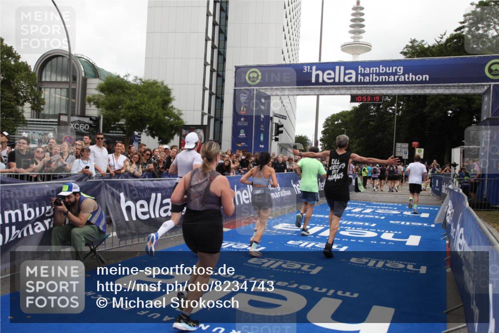 29.06.2025 - hella hamburg halbmarathon Michael Strokosch http://msf.ph/oto/8234743 29.06.2025 10:53:18 Ziel 2074, 2111, 7312, 7383, 8273, 8361, 9142, 12875, 15179, 16929, 16986 meine-sportfotos.de