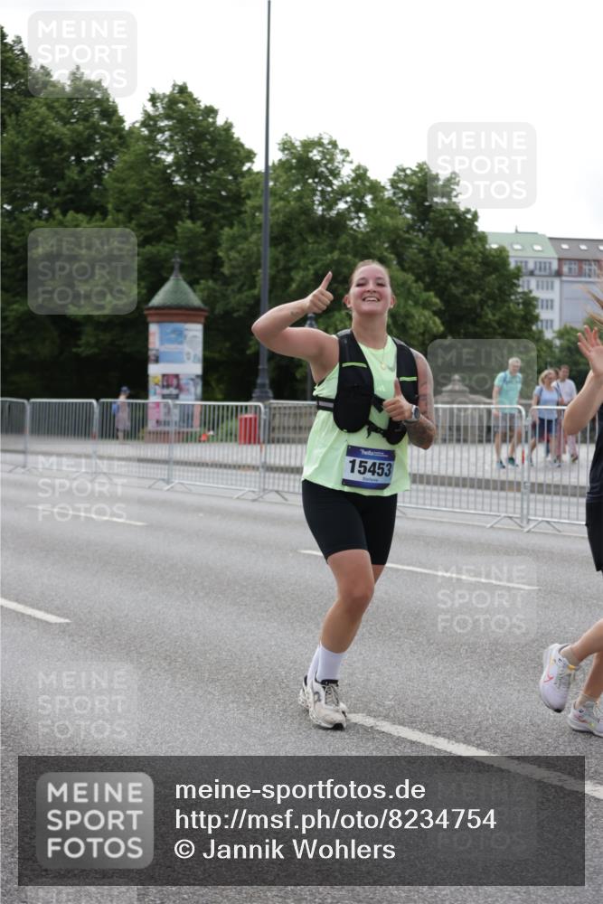 29.06.2025 - hella hamburg halbmarathon Jannik Wohlers http://msf.ph/oto/8234754 29.06.2025 10:28:33 Lombardsbrücke 1518, 1557, 1869, 3717, 4161, 4362, 4834, 4982, 5167, 5249, 5250, 7169, 10068, 12099, 12442, 14205, 15143, 15452, 15453 meine-sportfotos.de