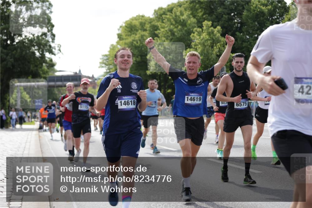 29.06.2025 - hella hamburg halbmarathon Jannik Wohlers http://msf.ph/oto/8234776 29.06.2025 09:53:20 Lombardsbrücke 2270, 2516, 2823, 2890, 2937, 3004, 3186, 3414, 4140, 4247, 4949, 5115, 5362, 5532, 5650, 6071, 6309, 6388, 6575, 6903, 7385, 7448, 7480, 8023, 8269, 9030, 9626, 9633, 9723, 9965, 10792, 11077, 12271, 13009, 13223, 13225, 13554, 13667, 14262, 14618, 14619, 14764, 15026, 15611, 15851, 16084, 16475, 16549, 16624, 16677, 16766, 17032, 17033, 17376, 17384, 17748, 17960, 18066, 18249, 18638, 18678, 18718, 18790, 18873, 18922 meine-sportfotos.de