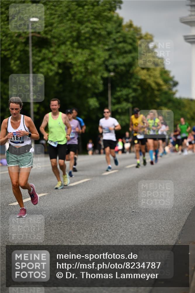 29.06.2025 - hella hamburg halbmarathon Dr. Thomas Lammeyer http://msf.ph/oto/8234787 29.06.2025 10:13:38 Kennedybrücke 1838, 3921, 5511, 7187, 7333, 7636, 9306, 9366, 9434, 9674, 9781, 10036, 10819, 10943, 11067 meine-sportfotos.de