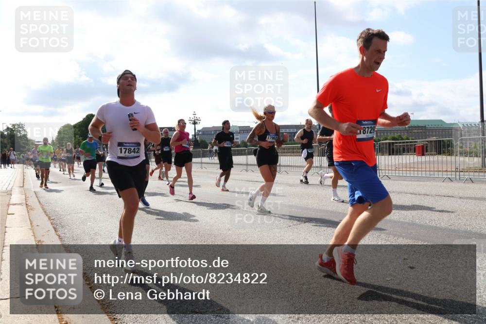 29.06.2025 - hella hamburg halbmarathon Lena Gebhardt http://msf.ph/oto/8234822 29.06.2025 09:56:12 Lombardsbrücke 1061, 1143, 1216, 1257, 1267, 1452, 1461, 1499, 1502, 1507, 1592, 1689, 2083, 2250, 2260, 2504, 2818, 2864, 2884, 2953, 3060, 3256, 3296, 3543, 3692, 3945, 4033, 4077, 4127, 4324, 4346, 4557, 4601, 5116, 5482, 5600, 5607, 5978, 6115, 6134, 6168, 6481, 6511, 6512, 6994, 7056, 7100, 7178, 7224, 7332, 7583, 7943, 8335, 8514, 8968, 8989, 8996, 9246, 9537, 10596 meine-sportfotos.de