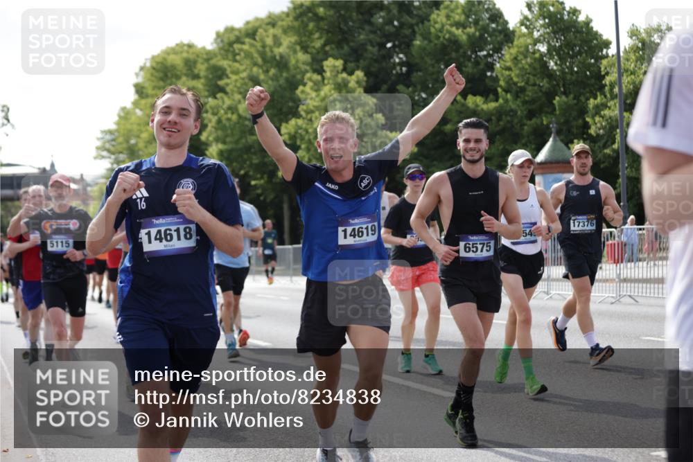 29.06.2025 - hella hamburg halbmarathon Jannik Wohlers http://msf.ph/oto/8234838 29.06.2025 09:53:21 Lombardsbrücke 2270, 2516, 2823, 2890, 2937, 3004, 3186, 3414, 4140, 4247, 4949, 5115, 5362, 5532, 5650, 6071, 6309, 6388, 6575, 6903, 7385, 7448, 7480, 8023, 8269, 9030, 9626, 9633, 9723, 9965, 10792, 11077, 12271, 13223, 13225, 13554, 13667, 14262, 14618, 14619, 14764, 15026, 15611, 15851, 16084, 16136, 16466, 16475, 16549, 16624, 16625, 16677, 16766, 17032, 17033, 17376, 17384, 17748, 17960, 18066, 18249, 18638, 18678, 18718, 18790, 18873, 18922 meine-sportfotos.de
