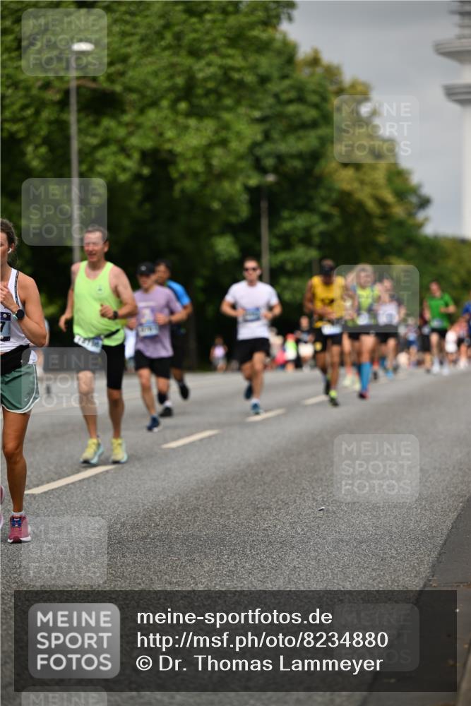 29.06.2025 - hella hamburg halbmarathon Dr. Thomas Lammeyer http://msf.ph/oto/8234880 29.06.2025 10:13:39 Kennedybrücke 1838, 3921, 5511, 7187, 7333, 7636, 9366, 9434, 9674, 9781, 10036, 10819, 10943, 11067 meine-sportfotos.de