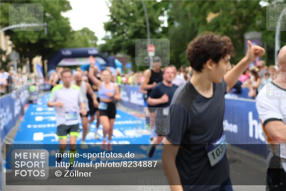 29.06.2025 - hella hamburg halbmarathon Zöllner http://msf.ph/oto/8234887 29.06.2025 10:54:47 Ziel 1125, 1496, 2029, 2561, 3310, 4231, 6587, 7478, 8449, 9227, 10044, 12186, 12489, 13147, 14239, 15389, 15408, 15584, 17231, 17765, 19000 meine-sportfotos.de