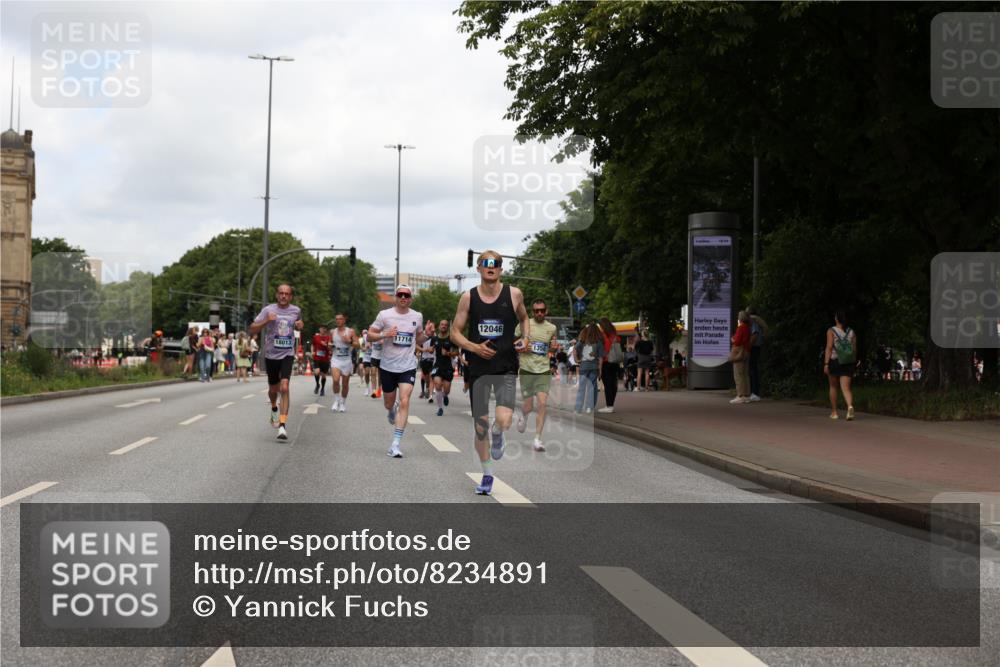 29.06.2025 - hella hamburg halbmarathon Yannick Fuchs http://msf.ph/oto/8234891 29.06.2025 10:34:28 20KM 1358, 1975, 2044, 2573, 2972, 3547, 3626, 4381, 4398, 4766, 4888, 5752, 6149, 6152, 7495, 7622, 8346, 8467, 8574, 8933, 9116, 9540, 11284, 11714, 11806, 12046, 12091, 12372, 13190, 14077, 14699, 15421, 15435, 15813, 15828, 17425, 17792, 17916, 17973, 18013, 18154 meine-sportfotos.de