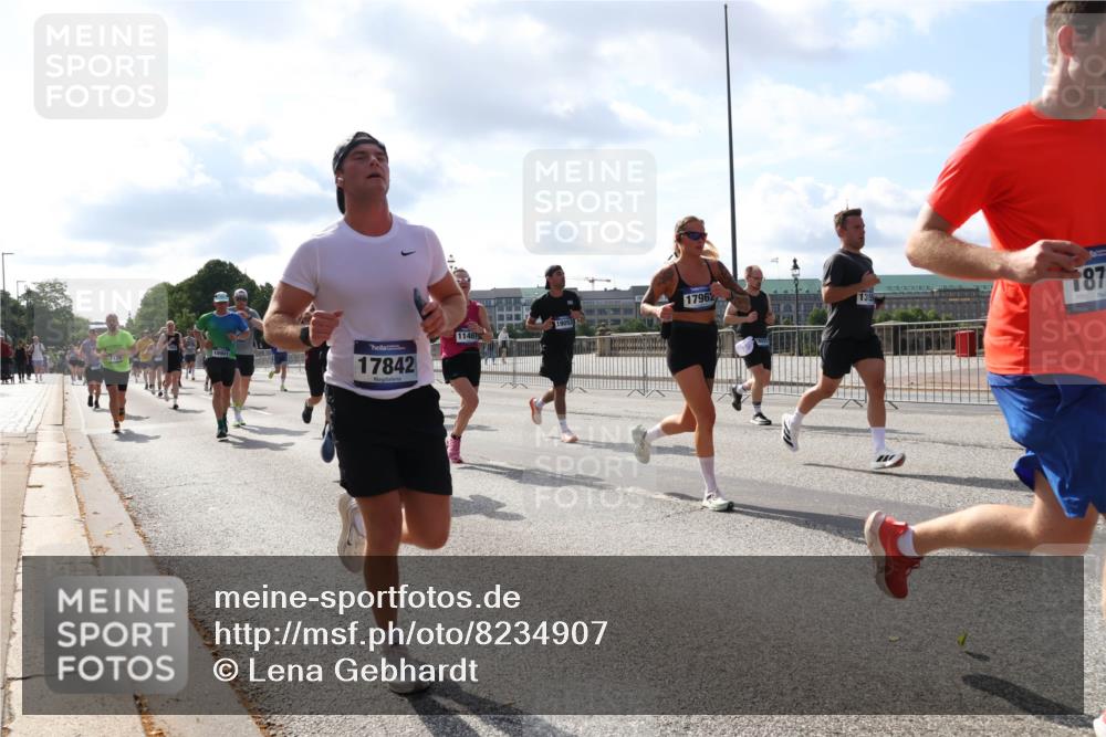 29.06.2025 - hella hamburg halbmarathon Lena Gebhardt http://msf.ph/oto/8234907 29.06.2025 09:56:12 Lombardsbrücke 1061, 1143, 1216, 1257, 1267, 1452, 1461, 1499, 1502, 1507, 1592, 1689, 2083, 2250, 2260, 2504, 2818, 2864, 2884, 2953, 3060, 3256, 3296, 3543, 3692, 3945, 4033, 4077, 4127, 4324, 4346, 4557, 4601, 5116, 5482, 5600, 5607, 5978, 6115, 6134, 6168, 6481, 6511, 6512, 6994, 7056, 7100, 7178, 7224, 7332, 7583, 7943, 8335, 8514, 8968, 8989, 8996, 9246, 9537, 10596 meine-sportfotos.de