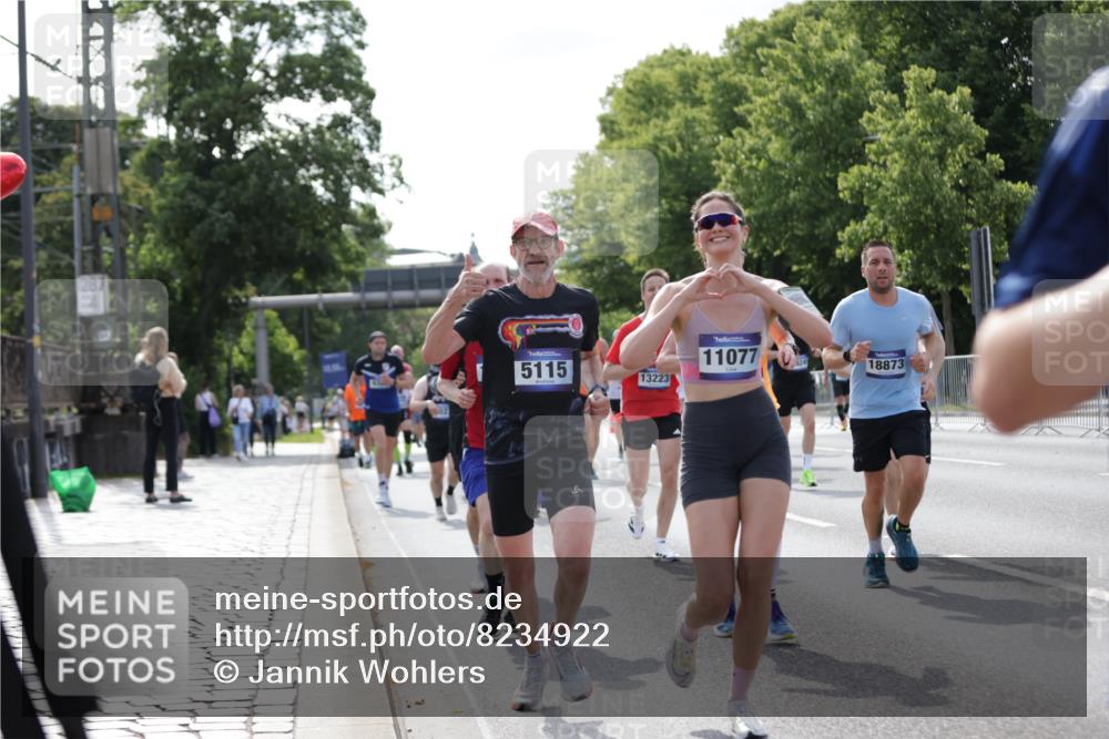 29.06.2025 - hella hamburg halbmarathon Jannik Wohlers http://msf.ph/oto/8234922 29.06.2025 09:53:22 Lombardsbrücke 2270, 2516, 2823, 2890, 2937, 3004, 3186, 3414, 4140, 4247, 4949, 5115, 5362, 5532, 5650, 6309, 6388, 6575, 6903, 7167, 7385, 7448, 7480, 8023, 8269, 9030, 9043, 9626, 9633, 9723, 9965, 10792, 11077, 11936, 12271, 13223, 13225, 13554, 13667, 14262, 14618, 14619, 14764, 15026, 15611, 15851, 16084, 16136, 16466, 16475, 16549, 16624, 16625, 16677, 16766, 17032, 17033, 17376, 17384, 18066, 18249, 18638, 18678, 18718, 18790, 18873, 18922 meine-sportfotos.de