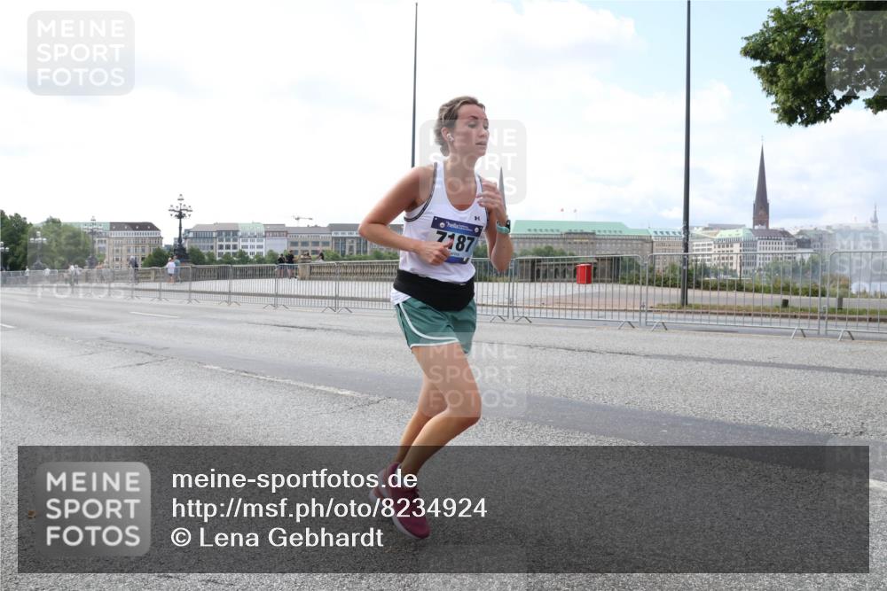 29.06.2025 - hella hamburg halbmarathon Lena Gebhardt http://msf.ph/oto/8234924 29.06.2025 10:09:25 Lombardsbrücke 1147, 1188, 1456, 1483, 1513, 1823, 1838, 2978, 4859, 5806, 5885, 6674, 7187, 7453, 8090, 9297, 9718, 9988, 10194, 10819, 11067, 11496, 12156, 12509, 12862, 13210, 13592, 13660, 14736, 15697, 16688, 16918, 17347, 18505, 18726, 18727, 19166 meine-sportfotos.de