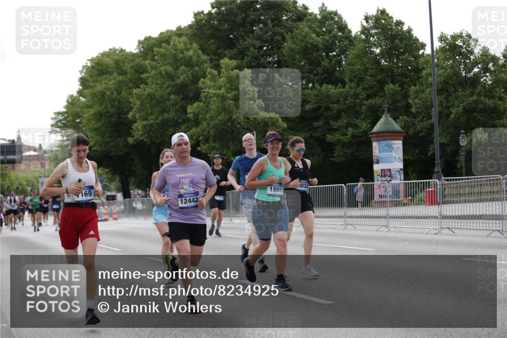 29.06.2025 - hella hamburg halbmarathon Jannik Wohlers http://msf.ph/oto/8234925 29.06.2025 10:28:34 Lombardsbrücke 1518, 1557, 1869, 3717, 4161, 4362, 4834, 4982, 5167, 5249, 5250, 7169, 10068, 12099, 12442, 14205, 15143, 15452, 15453 meine-sportfotos.de