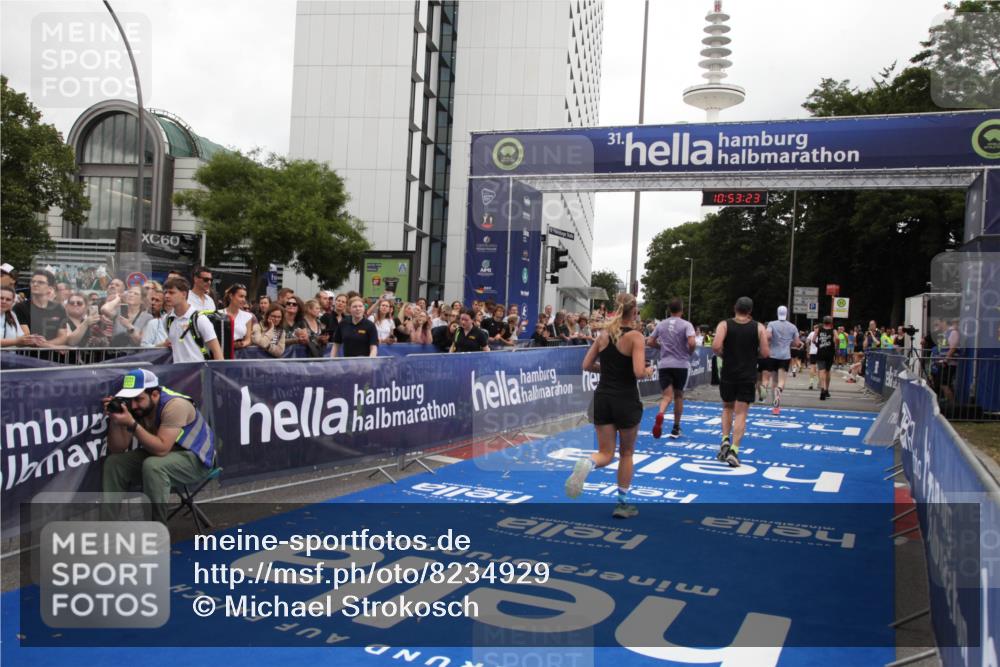 29.06.2025 - hella hamburg halbmarathon Michael Strokosch http://msf.ph/oto/8234929 29.06.2025 10:53:22 Ziel 1683, 2074, 2354, 4065, 7312, 7383, 8273, 8361, 9142, 11844, 12490, 12875, 15179, 15681, 15838, 16929, 18134, 18901 meine-sportfotos.de