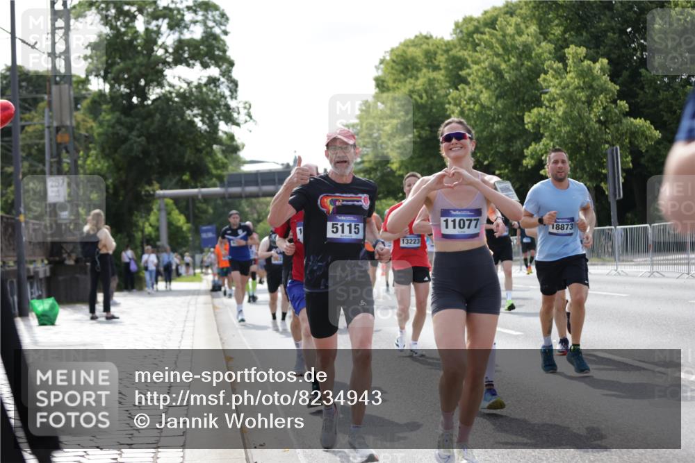 29.06.2025 - hella hamburg halbmarathon Jannik Wohlers http://msf.ph/oto/8234943 29.06.2025 09:53:22 Lombardsbrücke 2270, 2516, 2823, 2890, 2937, 3004, 3186, 3414, 4140, 4247, 4949, 5115, 5362, 5532, 5650, 6309, 6388, 6575, 6903, 7167, 7385, 7448, 7480, 8023, 8269, 9030, 9043, 9626, 9633, 9723, 9965, 10792, 11077, 11936, 12271, 13223, 13225, 13554, 13667, 14262, 14618, 14619, 14764, 15026, 15611, 15851, 16084, 16136, 16466, 16475, 16549, 16624, 16625, 16677, 16766, 17032, 17033, 17376, 17384, 18066, 18249, 18638, 18678, 18718, 18790, 18873, 18922 meine-sportfotos.de