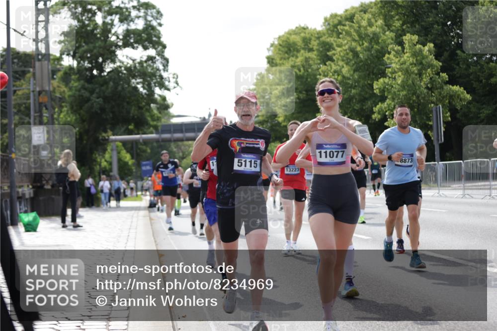 29.06.2025 - hella hamburg halbmarathon Jannik Wohlers http://msf.ph/oto/8234969 29.06.2025 09:53:22 Lombardsbrücke 2270, 2516, 2823, 2890, 2937, 3004, 3186, 3414, 4140, 4247, 4949, 5115, 5362, 5532, 5650, 6309, 6388, 6575, 6903, 7167, 7385, 7448, 7480, 8023, 8269, 9030, 9043, 9626, 9633, 9723, 9965, 10792, 11077, 11936, 12271, 13223, 13225, 13554, 13667, 14262, 14618, 14619, 14764, 15026, 15611, 15851, 16084, 16136, 16466, 16475, 16549, 16624, 16625, 16677, 16766, 17032, 17033, 17376, 17384, 18066, 18249, 18638, 18678, 18718, 18790, 18873, 18922 meine-sportfotos.de