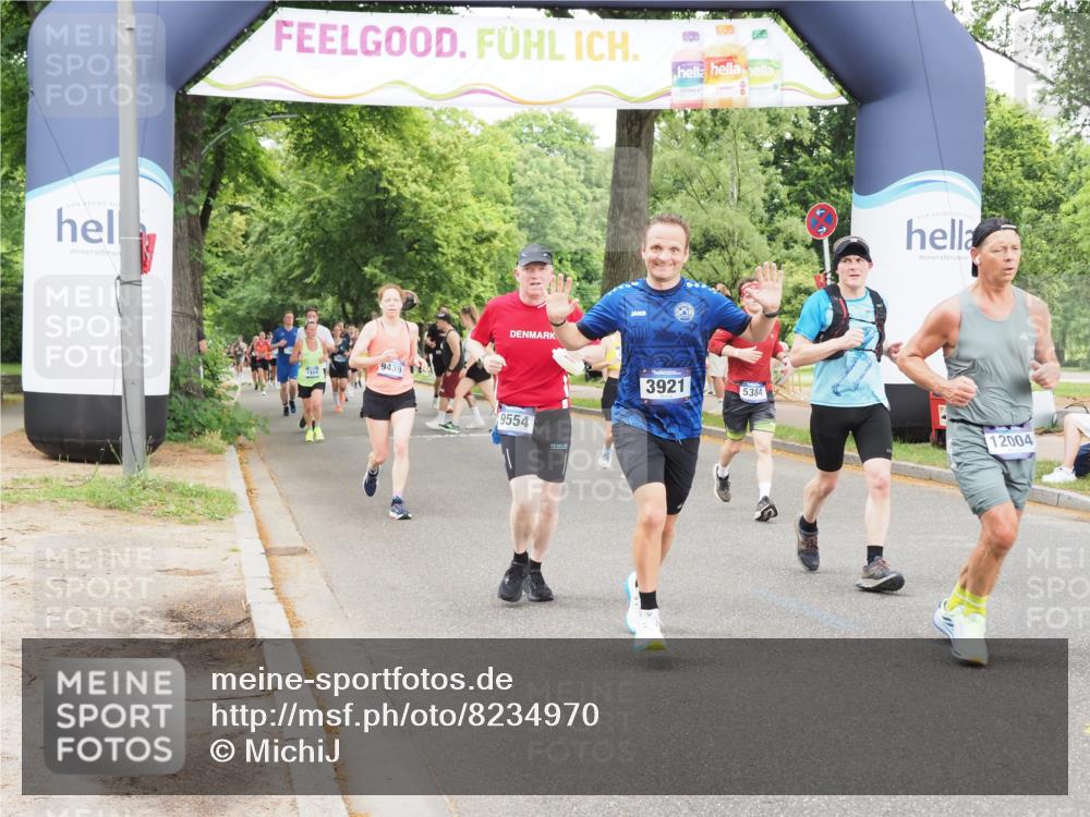 29.06.2025 - hella hamburg halbmarathon MichiJ http://msf.ph/oto/8234970 29.06.2025 10:49:56 Zwischen KM18-KM19 1254, 1334, 1573, 1881, 2683, 3001, 3921, 4538, 4665, 5384, 9439, 9554, 9718, 10705, 12004, 13503, 14135, 15252, 16808, 17757, 18717, 18999 meine-sportfotos.de