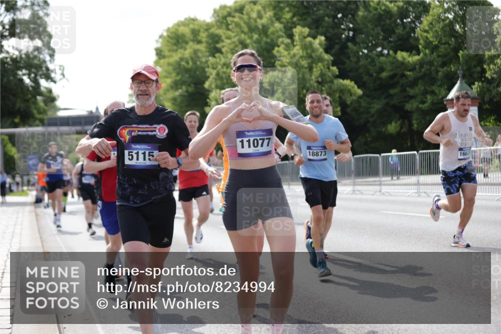 29.06.2025 - hella hamburg halbmarathon Jannik Wohlers http://msf.ph/oto/8234994 29.06.2025 09:53:22 Lombardsbrücke 2270, 2516, 2823, 2890, 2937, 3004, 3186, 3414, 4140, 4247, 4949, 5115, 5362, 5532, 5650, 6309, 6388, 6575, 6903, 7167, 7385, 7448, 7480, 8023, 8269, 9030, 9043, 9626, 9633, 9723, 9965, 10792, 11077, 11936, 12271, 13223, 13225, 13554, 13667, 14262, 14618, 14619, 14764, 15026, 15611, 15851, 16084, 16136, 16466, 16475, 16549, 16624, 16625, 16677, 16766, 17032, 17033, 17376, 17384, 18066, 18249, 18638, 18678, 18718, 18790, 18873, 18922 meine-sportfotos.de