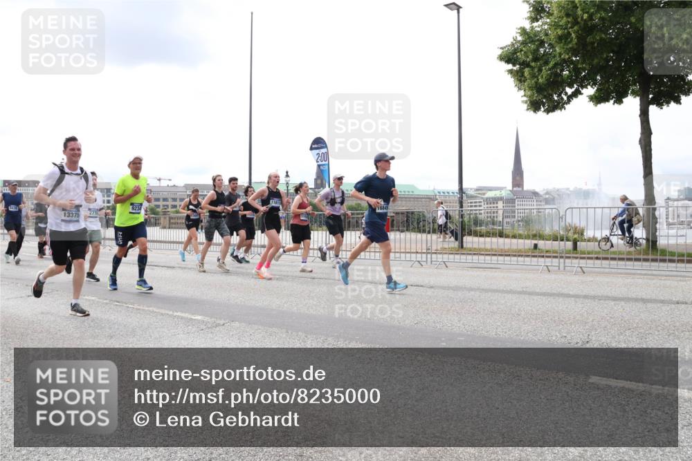 29.06.2025 - hella hamburg halbmarathon Lena Gebhardt http://msf.ph/oto/8235000 29.06.2025 10:33:39 Lombardsbrücke 1189, 1275, 1417, 1764, 1896, 1995, 2038, 2054, 2085, 2342, 2482, 2776, 2838, 3170, 3264, 3340, 3341, 3345, 3560, 3812, 4164, 4361, 4433, 4445, 4449, 4479, 4696, 4942, 5075, 5096, 5141, 5557, 5566, 5569, 5691, 5821, 5822, 5887, 6109, 6364, 6515, 6516, 6773, 6854, 6956, 6999, 7027, 7565, 7653, 7705, 8021, 8157, 8202, 8282, 8375, 8377, 8383, 8401, 8595, 8891, 9094, 9234, 9258, 9289, 9438, 9591, 9592, 9750, 9780, 9799, 9875, 9995, 10007, 10071, 10561, 11713, 11811, 11826 meine-sportfotos.de