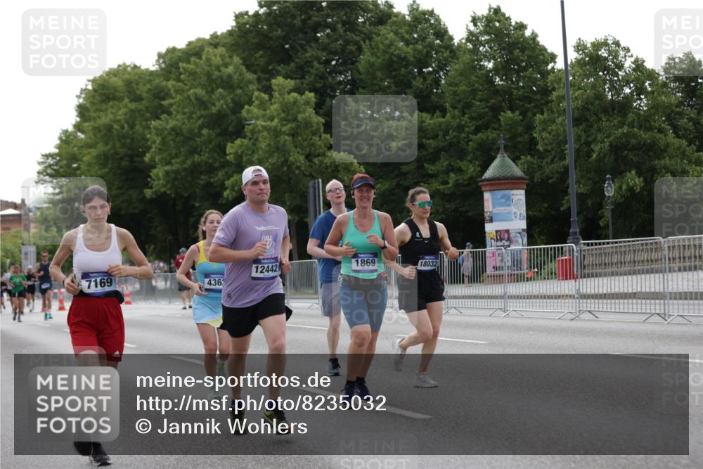 29.06.2025 - hella hamburg halbmarathon Jannik Wohlers http://msf.ph/oto/8235032 29.06.2025 10:28:35 Lombardsbrücke 1518, 1557, 1869, 3717, 4161, 4362, 4834, 4982, 5167, 5249, 7169, 12099, 12442, 14205, 15143, 15452, 15453 meine-sportfotos.de