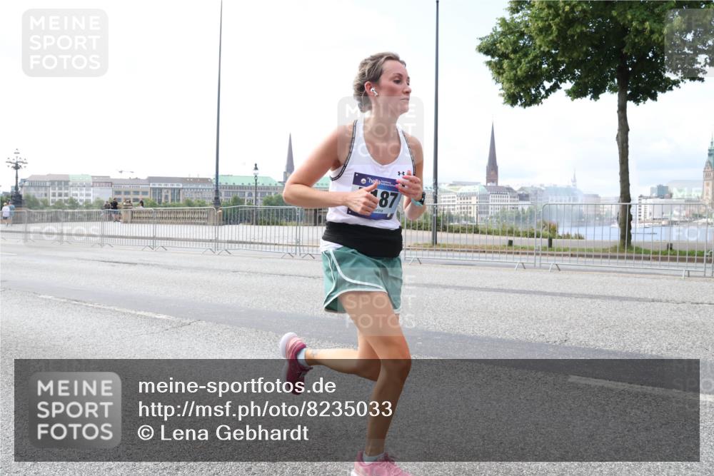 29.06.2025 - hella hamburg halbmarathon Lena Gebhardt http://msf.ph/oto/8235033 29.06.2025 10:09:25 Lombardsbrücke 1147, 1188, 1456, 1483, 1513, 1823, 1838, 2978, 4859, 5806, 5885, 6674, 7187, 7453, 8090, 9297, 9718, 9988, 10194, 10819, 11067, 11496, 12156, 12509, 12862, 13210, 13592, 13660, 14736, 15697, 16688, 16918, 17347, 18505, 18726, 18727, 19166 meine-sportfotos.de