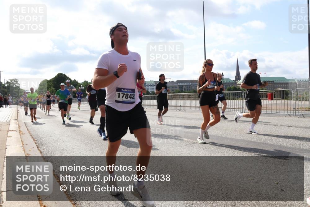29.06.2025 - hella hamburg halbmarathon Lena Gebhardt http://msf.ph/oto/8235038 29.06.2025 09:56:12 Lombardsbrücke 1061, 1143, 1216, 1257, 1267, 1452, 1461, 1499, 1502, 1507, 1592, 1689, 2083, 2250, 2260, 2504, 2818, 2864, 2884, 2953, 3060, 3256, 3296, 3543, 3692, 3945, 4033, 4077, 4127, 4324, 4346, 4557, 4601, 5116, 5482, 5600, 5607, 5978, 6115, 6134, 6168, 6481, 6511, 6512, 6994, 7056, 7100, 7178, 7224, 7332, 7583, 7943, 8335, 8514, 8968, 8989, 8996, 9246, 9537, 10596 meine-sportfotos.de