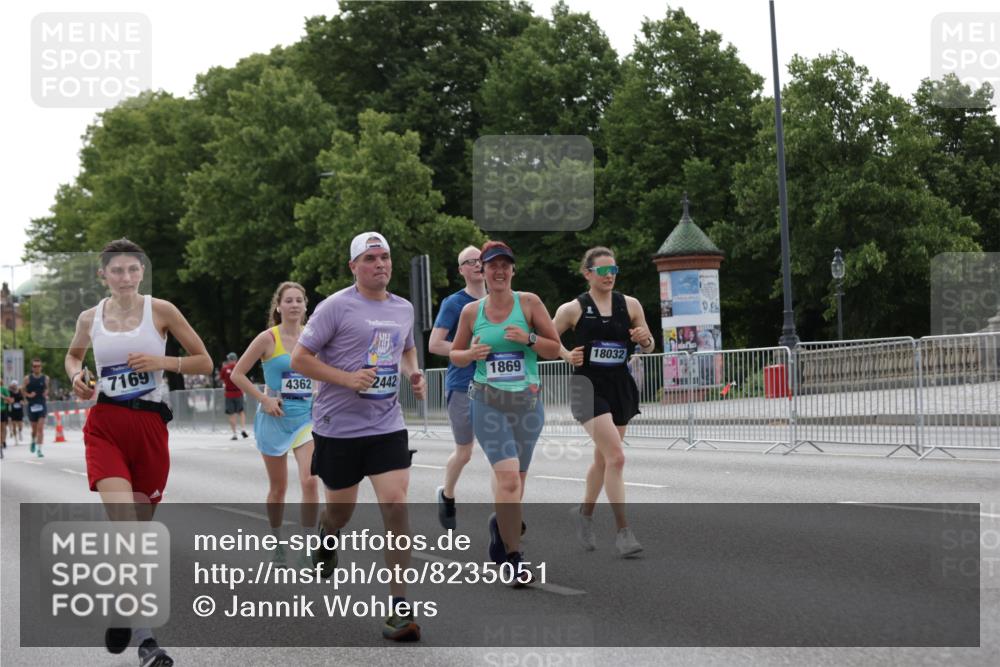 29.06.2025 - hella hamburg halbmarathon Jannik Wohlers http://msf.ph/oto/8235051 29.06.2025 10:28:35 Lombardsbrücke 1518, 1557, 1869, 3717, 4161, 4362, 4834, 4982, 5167, 5249, 7169, 12099, 12442, 14205, 15143, 15452, 15453 meine-sportfotos.de