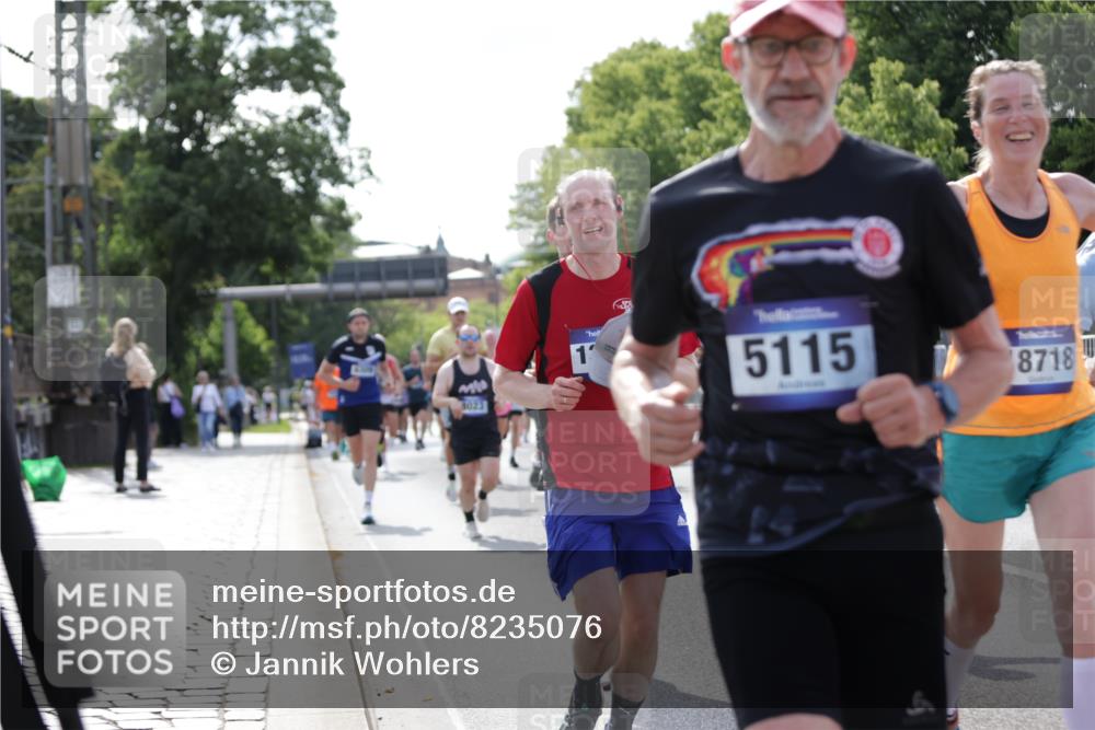 29.06.2025 - hella hamburg halbmarathon Jannik Wohlers http://msf.ph/oto/8235076 29.06.2025 09:53:23 Lombardsbrücke 2270, 2516, 2823, 2890, 2937, 3004, 3186, 4140, 4247, 4949, 5115, 5362, 5532, 5650, 6309, 6388, 6575, 7167, 7385, 7448, 7480, 7734, 8023, 8269, 9030, 9043, 9626, 9633, 9723, 9965, 10792, 11077, 11936, 12271, 13223, 13225, 13554, 13667, 14262, 14618, 14619, 14730, 14764, 15026, 15611, 15851, 16084, 16136, 16466, 16475, 16549, 16624, 16625, 16677, 16766, 17032, 17033, 17376, 18066, 18249, 18638, 18718, 18790, 18873, 18922 meine-sportfotos.de