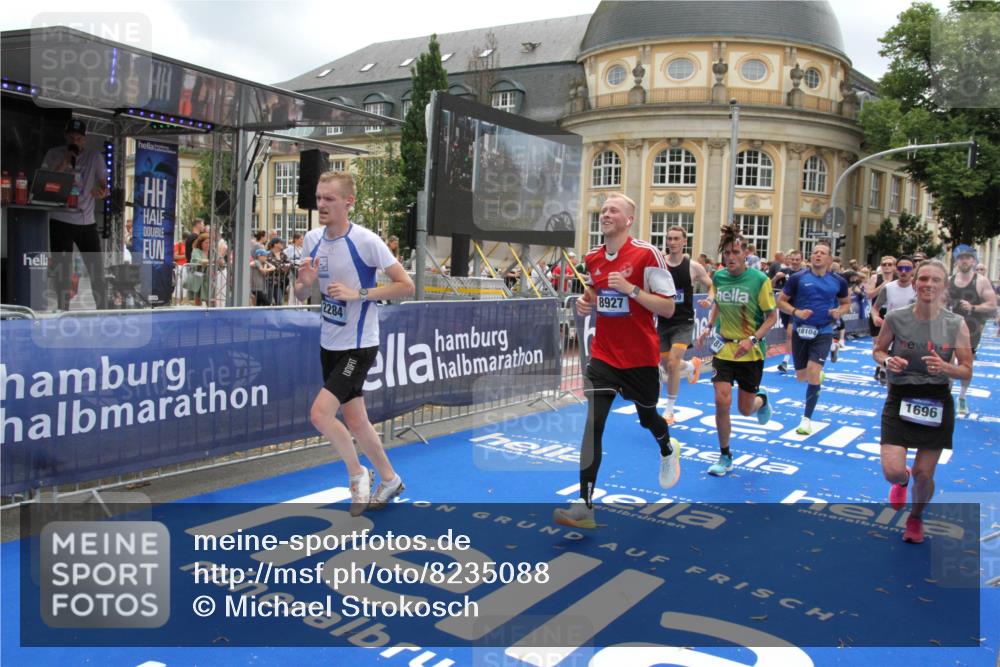 29.06.2025 - hella hamburg halbmarathon Michael Strokosch http://msf.ph/oto/8235088 29.06.2025 10:47:40 Ziel 1070, 1320, 1696, 2284, 2708, 5889, 6009, 7962, 8023, 8234, 8927, 10969, 10988, 13223, 13303, 13948, 14618, 14619, 15451, 15479, 16205, 18104, 18970, 19181 meine-sportfotos.de