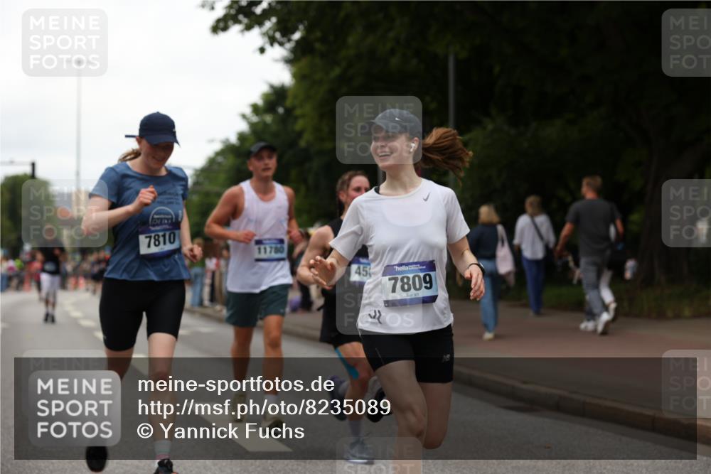 29.06.2025 - hella hamburg halbmarathon Yannick Fuchs http://msf.ph/oto/8235089 29.06.2025 11:04:47 20KM 2819, 3225, 3756, 4001, 4583, 6217, 6664, 7809, 7810, 7881, 8001, 8727, 8854, 9492, 9674, 10297, 10775, 11582, 11780, 12658, 12928, 12929, 13475, 13835, 14785, 15531, 15772, 16323, 16437, 16776, 18218, 18493 meine-sportfotos.de