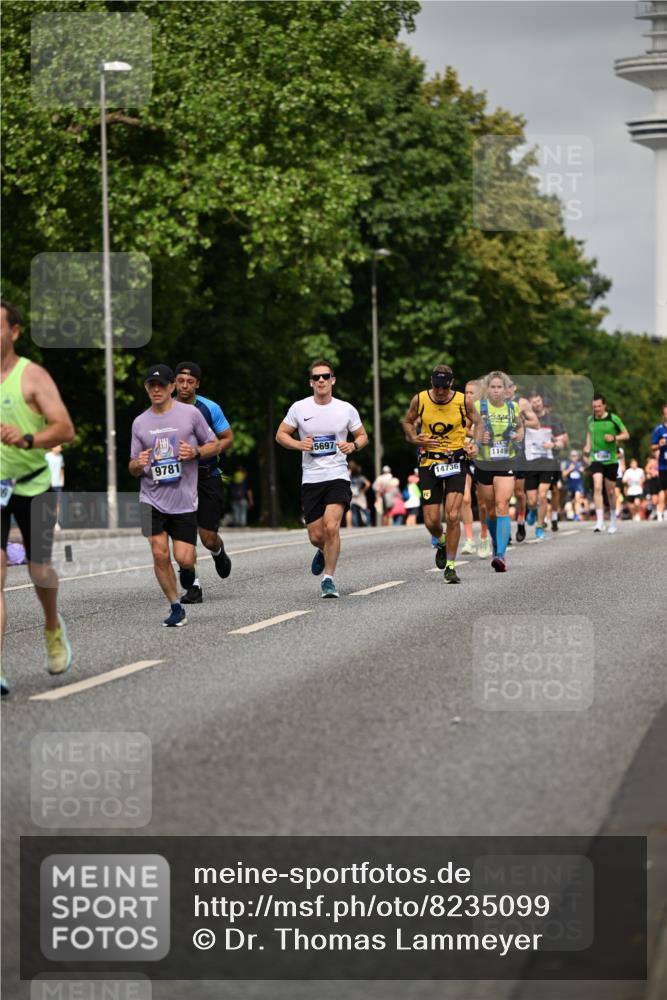 29.06.2025 - hella hamburg halbmarathon Dr. Thomas Lammeyer http://msf.ph/oto/8235099 29.06.2025 10:13:39 Kennedybrücke 1838, 3921, 5511, 7187, 7333, 7636, 9366, 9434, 9674, 9781, 10036, 10819, 10943, 11067 meine-sportfotos.de