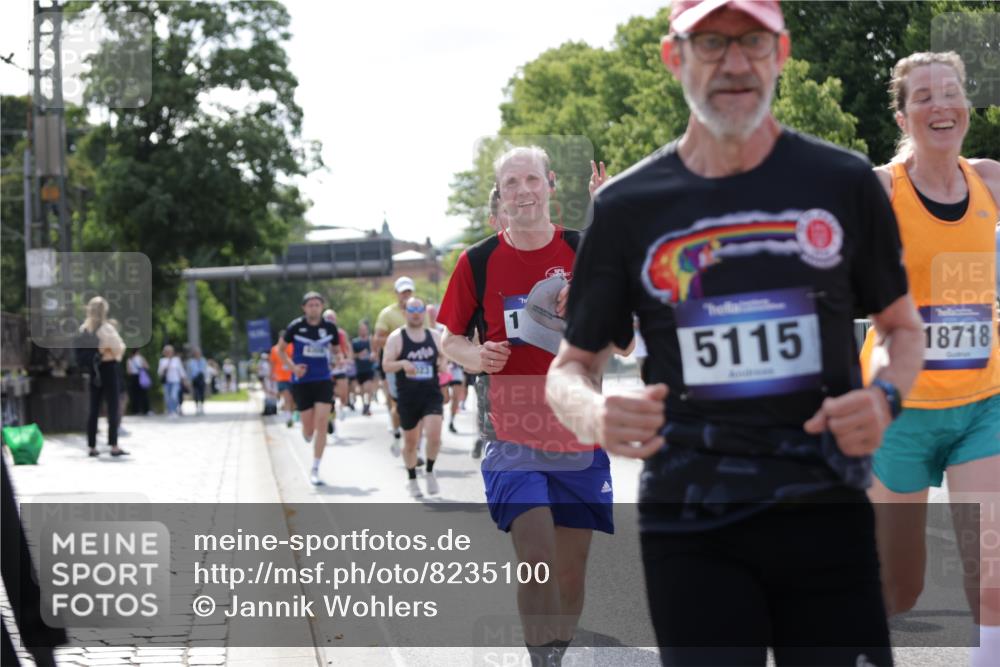 29.06.2025 - hella hamburg halbmarathon Jannik Wohlers http://msf.ph/oto/8235100 29.06.2025 09:53:23 Lombardsbrücke 2270, 2516, 2823, 2890, 2937, 3004, 3186, 4140, 4247, 4949, 5115, 5362, 5532, 5650, 6309, 6388, 6575, 7167, 7385, 7448, 7480, 7734, 8023, 8269, 9030, 9043, 9626, 9633, 9723, 9965, 10792, 11077, 11936, 12271, 13223, 13225, 13554, 13667, 14262, 14618, 14619, 14730, 14764, 15026, 15611, 15851, 16084, 16136, 16466, 16475, 16549, 16624, 16625, 16677, 16766, 17032, 17033, 17376, 18066, 18249, 18638, 18718, 18790, 18873, 18922 meine-sportfotos.de
