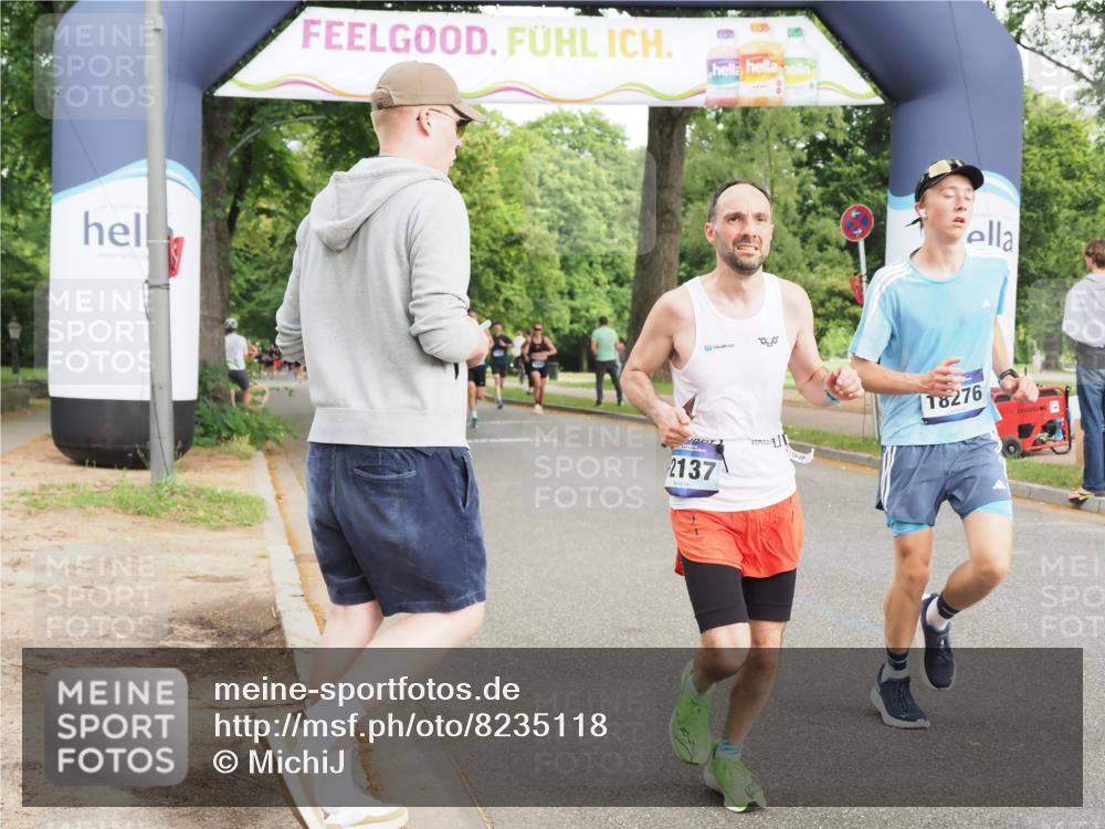 29.06.2025 - hella hamburg halbmarathon MichiJ http://msf.ph/oto/8235118 29.06.2025 10:26:59 Zwischen KM18-KM19 1042, 2262, 5248, 6684, 7229, 11952, 12137, 14274, 14992, 15888, 17722, 18276, 18529 meine-sportfotos.de