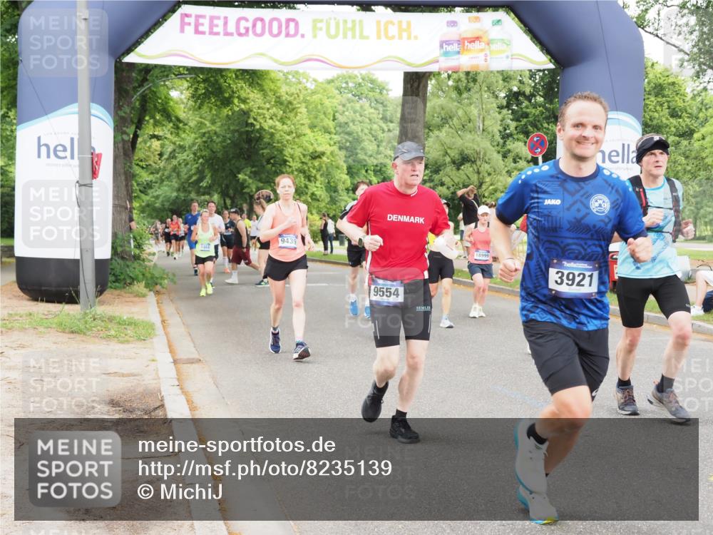 29.06.2025 - hella hamburg halbmarathon MichiJ http://msf.ph/oto/8235139 29.06.2025 10:49:56 Zwischen KM18-KM19 1254, 1334, 1573, 1881, 2683, 3001, 3921, 4538, 4665, 5384, 9439, 9554, 9718, 10705, 12004, 13503, 14135, 15252, 16808, 17757, 18717, 18999 meine-sportfotos.de