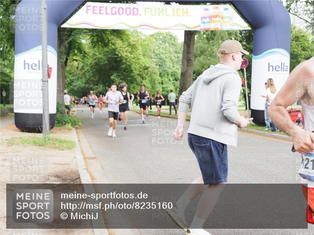 29.06.2025 - hella hamburg halbmarathon MichiJ http://msf.ph/oto/8235160 29.06.2025 10:27:00 Zwischen KM18-KM19 1042, 2262, 5248, 6684, 7229, 11952, 12137, 14274, 14992, 15888, 17722, 18276, 18529 meine-sportfotos.de