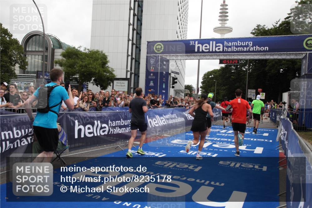29.06.2025 - hella hamburg halbmarathon Michael Strokosch http://msf.ph/oto/8235178 29.06.2025 10:53:28 Ziel 1683, 1727, 2354, 4065, 6198, 6629, 6942, 8651, 11844, 12490, 13912, 13997, 15681, 15838, 18134, 18901 meine-sportfotos.de