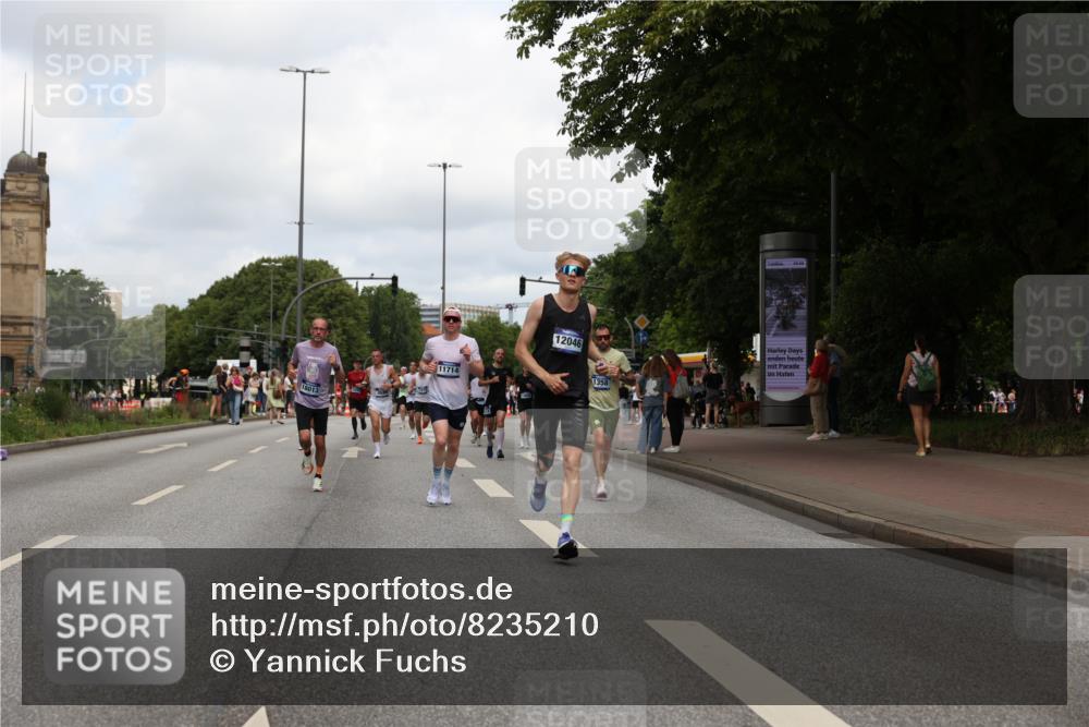 29.06.2025 - hella hamburg halbmarathon Yannick Fuchs http://msf.ph/oto/8235210 29.06.2025 10:34:28 20KM 1358, 1975, 2044, 2573, 2972, 3547, 3626, 4381, 4398, 4766, 4888, 5752, 6149, 6152, 7495, 7622, 8346, 8467, 8574, 8933, 9116, 9540, 11284, 11714, 11806, 12046, 12091, 12372, 13190, 14077, 14699, 15421, 15435, 15813, 15828, 17425, 17792, 17916, 17973, 18013, 18154 meine-sportfotos.de