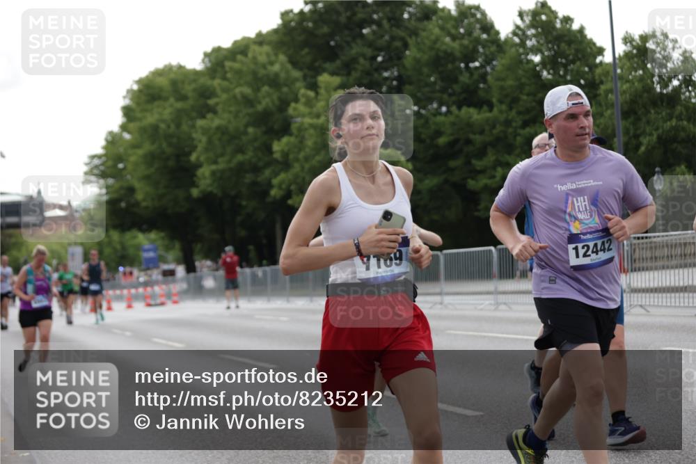 29.06.2025 - hella hamburg halbmarathon Jannik Wohlers http://msf.ph/oto/8235212 29.06.2025 10:28:36 Lombardsbrücke 1518, 1869, 2688, 3717, 4161, 4362, 4834, 4982, 5167, 7169, 12099, 12442, 14205, 15143, 15452, 15453 meine-sportfotos.de