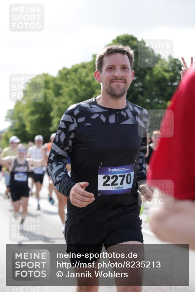 29.06.2025 - hella hamburg halbmarathon Jannik Wohlers http://msf.ph/oto/8235213 29.06.2025 09:53:25 Lombardsbrücke 1098, 2270, 2516, 2823, 2890, 2937, 3004, 4140, 4247, 4949, 5115, 5362, 5532, 5650, 6309, 6388, 6575, 7167, 7385, 7448, 7480, 7734, 8023, 8269, 9030, 9043, 9633, 9723, 10792, 11077, 11936, 12271, 13223, 13225, 13554, 13667, 14262, 14415, 14618, 14619, 14730, 14764, 15026, 15611, 15851, 16084, 16136, 16466, 16475, 16549, 16624, 16625, 16677, 16766, 17032, 17033, 17376, 17997, 18066, 18249, 18718, 18790, 18873, 18922 meine-sportfotos.de