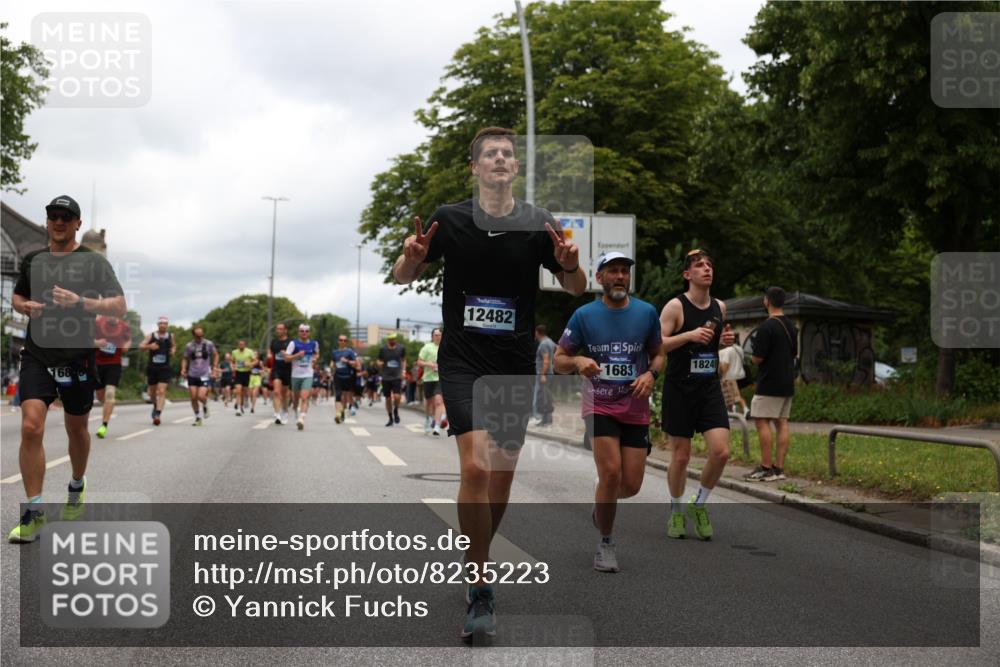 29.06.2025 - hella hamburg halbmarathon Yannick Fuchs http://msf.ph/oto/8235223 29.06.2025 10:47:05 20KM 1258, 1482, 1499, 1683, 1783, 2074, 2099, 2208, 2346, 2910, 3059, 3334, 3399, 3999, 4065, 4419, 4587, 4635, 4726, 5077, 5607, 5907, 6198, 6628, 6897, 7232, 7383, 7509, 8273, 8361, 8587, 8651, 8955, 9065, 9163, 9537, 10724, 11217, 11588, 11589, 11604, 11689, 11992, 12155, 12482, 12875, 12910, 14323, 14805, 15179, 15430, 15681, 15980, 16467, 16986, 17710, 18249, 18720, 18901, 19208, 19244 meine-sportfotos.de