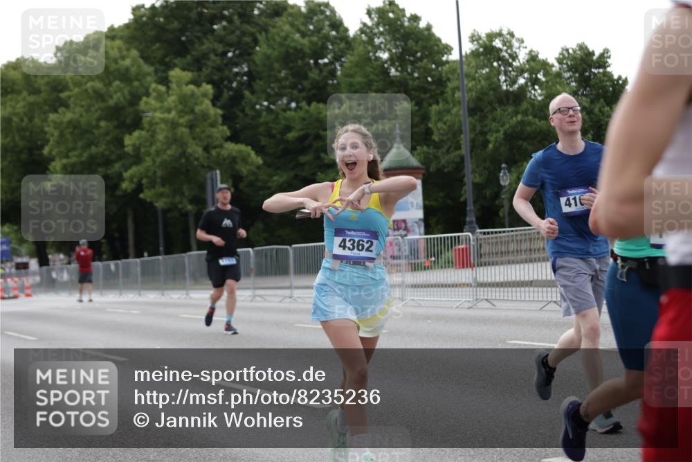 29.06.2025 - hella hamburg halbmarathon Jannik Wohlers http://msf.ph/oto/8235236 29.06.2025 10:28:37 Lombardsbrücke 1518, 1869, 2688, 3717, 4161, 4362, 4834, 4982, 5167, 6345, 7169, 8048, 12099, 12404, 12442, 14205, 15143, 15452, 15453, 15952, 15955 meine-sportfotos.de