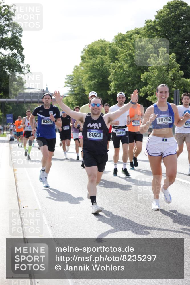 29.06.2025 - hella hamburg halbmarathon Jannik Wohlers http://msf.ph/oto/8235297 29.06.2025 09:53:26 Lombardsbrücke 1098, 2270, 2516, 2823, 2890, 2937, 3004, 4140, 4247, 4949, 5115, 5362, 5532, 5650, 6309, 6388, 6575, 7167, 7385, 7448, 7480, 7734, 8023, 8269, 9030, 9043, 9633, 9723, 10792, 11077, 11936, 12271, 13223, 13225, 13554, 13667, 14415, 14618, 14619, 14730, 14764, 15026, 15611, 15851, 16136, 16466, 16475, 16549, 16624, 16625, 16677, 16766, 17032, 17033, 17363, 17376, 17997, 18066, 18249, 18718, 18790, 18873, 18922 meine-sportfotos.de