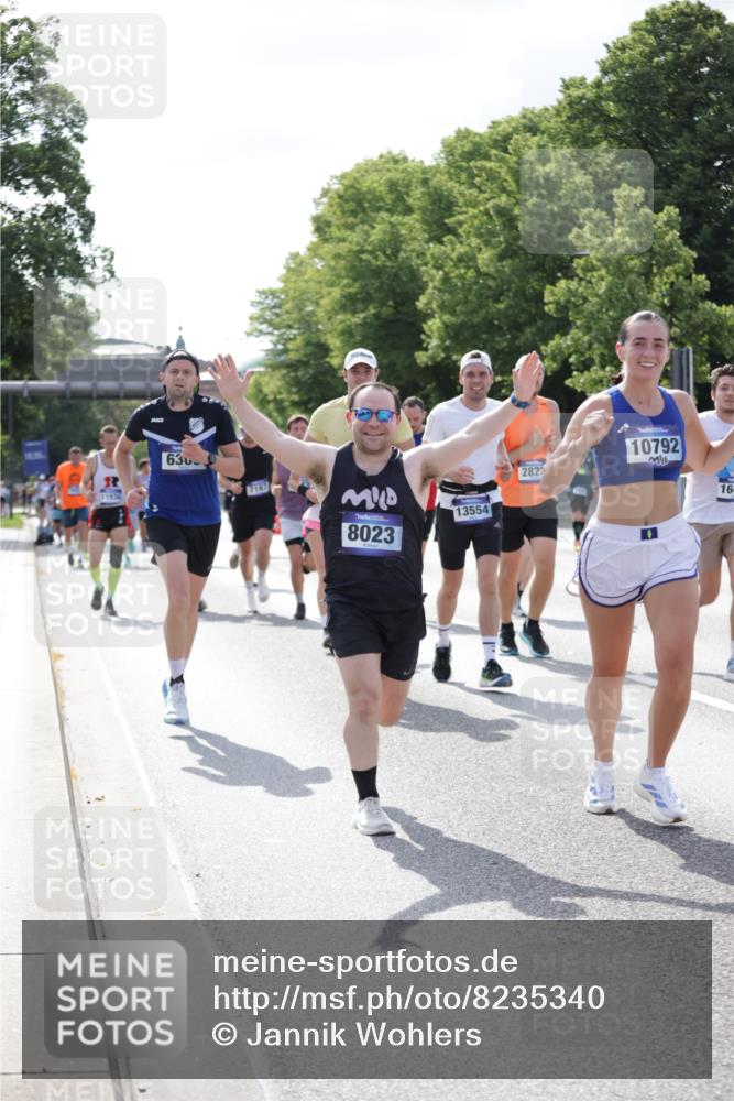 29.06.2025 - hella hamburg halbmarathon Jannik Wohlers http://msf.ph/oto/8235340 29.06.2025 09:53:26 Lombardsbrücke 1098, 2270, 2516, 2823, 2890, 2937, 3004, 4140, 4247, 4949, 5115, 5362, 5532, 5650, 6309, 6388, 6575, 7167, 7385, 7448, 7480, 7734, 8023, 8269, 9030, 9043, 9633, 9723, 10792, 11077, 11936, 12271, 13223, 13225, 13554, 13667, 14415, 14618, 14619, 14730, 14764, 15026, 15611, 15851, 16136, 16466, 16475, 16549, 16624, 16625, 16677, 16766, 17032, 17033, 17363, 17376, 17997, 18066, 18249, 18718, 18790, 18873, 18922 meine-sportfotos.de
