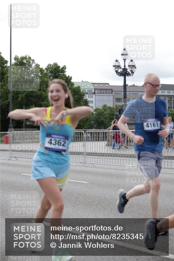 29.06.2025 - hella hamburg halbmarathon Jannik Wohlers http://msf.ph/oto/8235345 29.06.2025 10:28:37 Lombardsbrücke 1518, 1869, 2688, 3717, 4161, 4362, 4834, 4982, 5167, 6345, 7169, 8048, 12099, 12404, 12442, 14205, 15143, 15452, 15453, 15952, 15955 meine-sportfotos.de