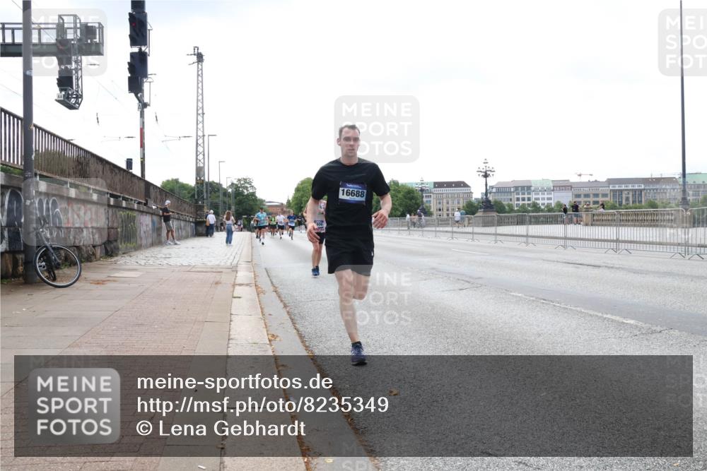 29.06.2025 - hella hamburg halbmarathon Lena Gebhardt http://msf.ph/oto/8235349 29.06.2025 10:09:29 Lombardsbrücke 1147, 1188, 1456, 1483, 1513, 1823, 1838, 2978, 4859, 5806, 5885, 6674, 7187, 8090, 8685, 9297, 9306, 9718, 9988, 10194, 10819, 11067, 11496, 12156, 12509, 12862, 13210, 13660, 13739, 14736, 15697, 16688, 16918, 17347, 17630, 18440, 18505, 18726, 18727, 19166, 19242 meine-sportfotos.de