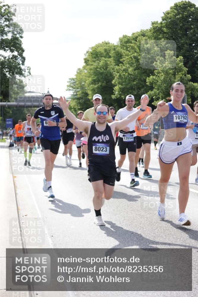 29.06.2025 - hella hamburg halbmarathon Jannik Wohlers http://msf.ph/oto/8235356 29.06.2025 09:53:26 Lombardsbrücke 1098, 2270, 2516, 2823, 2890, 2937, 3004, 4140, 4247, 4949, 5115, 5362, 5532, 5650, 6309, 6388, 6575, 7167, 7385, 7448, 7480, 7734, 8023, 8269, 9030, 9043, 9633, 9723, 10792, 11077, 11936, 12271, 13223, 13225, 13554, 13667, 14415, 14618, 14619, 14730, 14764, 15026, 15611, 15851, 16136, 16466, 16475, 16549, 16624, 16625, 16677, 16766, 17032, 17033, 17363, 17376, 17997, 18066, 18249, 18718, 18790, 18873, 18922 meine-sportfotos.de