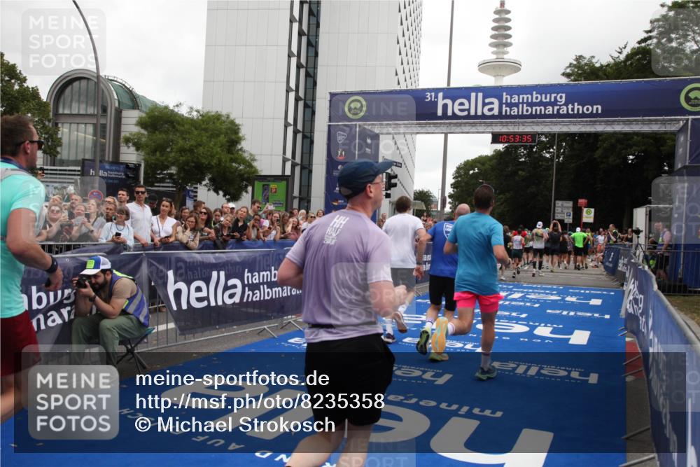 29.06.2025 - hella hamburg halbmarathon Michael Strokosch http://msf.ph/oto/8235358 29.06.2025 10:53:34 Ziel 1030, 1061, 1098, 1499, 1783, 2070, 5866, 6198, 6628, 6629, 11068, 12909, 13912, 13997, 15113, 15497, 17710, 18450, 18612 meine-sportfotos.de