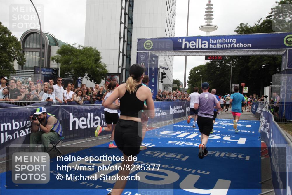 29.06.2025 - hella hamburg halbmarathon Michael Strokosch http://msf.ph/oto/8235377 29.06.2025 10:53:35 Ziel 1030, 1061, 1098, 1499, 1783, 2070, 3399, 5866, 6628, 6629, 11068, 12909, 13912, 15113, 15497, 17710, 18450, 18612 meine-sportfotos.de