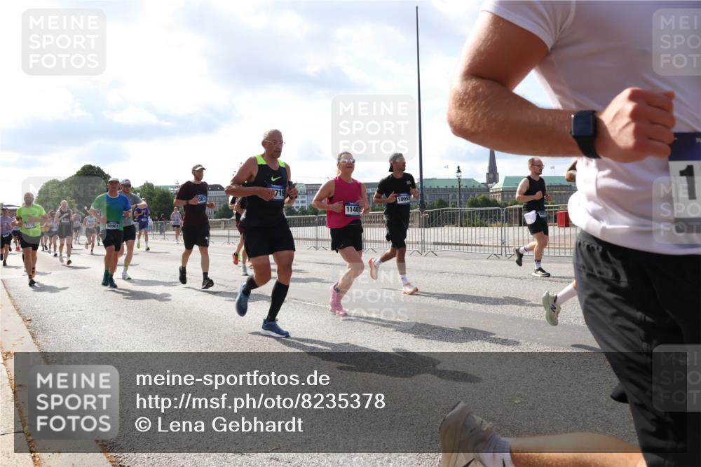 29.06.2025 - hella hamburg halbmarathon Lena Gebhardt http://msf.ph/oto/8235378 29.06.2025 09:56:13 Lombardsbrücke 1061, 1143, 1216, 1257, 1267, 1452, 1499, 1502, 1507, 1592, 1689, 2083, 2250, 2260, 2504, 2818, 2864, 2884, 2953, 3060, 3256, 3296, 3543, 3692, 3945, 4033, 4077, 4127, 4324, 4346, 4557, 4601, 4833, 5116, 5482, 5600, 5607, 5978, 6115, 6134, 6168, 6511, 6512, 6994, 7056, 7100, 7178, 7224, 7332, 7583, 7943, 8335, 8514, 8968, 8989, 8996, 9246, 9537, 10596 meine-sportfotos.de