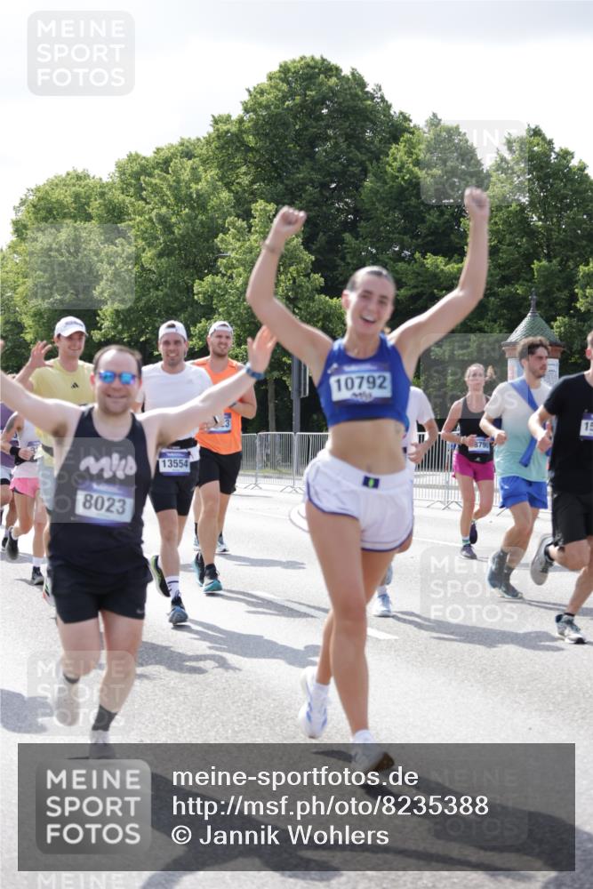 29.06.2025 - hella hamburg halbmarathon Jannik Wohlers http://msf.ph/oto/8235388 29.06.2025 09:53:26 Lombardsbrücke 1098, 2270, 2516, 2823, 2890, 2937, 3004, 4140, 4247, 4949, 5115, 5362, 5532, 5650, 6309, 6388, 6575, 7167, 7385, 7448, 7480, 7734, 8023, 8269, 9030, 9043, 9633, 9723, 10792, 11077, 11936, 12271, 13223, 13225, 13554, 13667, 14415, 14618, 14619, 14730, 14764, 15026, 15611, 15851, 16136, 16466, 16475, 16549, 16624, 16625, 16677, 16766, 17032, 17033, 17363, 17376, 17997, 18066, 18249, 18718, 18790, 18873, 18922 meine-sportfotos.de