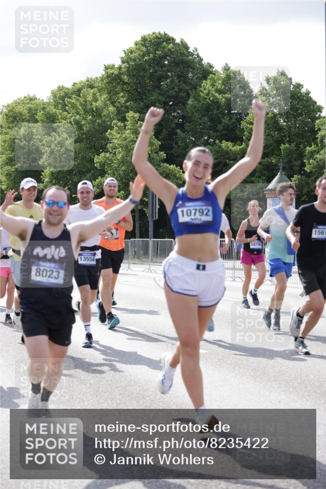 29.06.2025 - hella hamburg halbmarathon Jannik Wohlers http://msf.ph/oto/8235422 29.06.2025 09:53:26 Lombardsbrücke 1098, 2270, 2516, 2823, 2890, 2937, 3004, 4140, 4247, 4949, 5115, 5362, 5532, 5650, 6309, 6388, 6575, 7167, 7385, 7448, 7480, 7734, 8023, 8269, 9030, 9043, 9633, 9723, 10792, 11077, 11936, 12271, 13223, 13225, 13554, 13667, 14415, 14618, 14619, 14730, 14764, 15026, 15611, 15851, 16136, 16466, 16475, 16549, 16624, 16625, 16677, 16766, 17032, 17033, 17363, 17376, 17997, 18066, 18249, 18718, 18790, 18873, 18922 meine-sportfotos.de