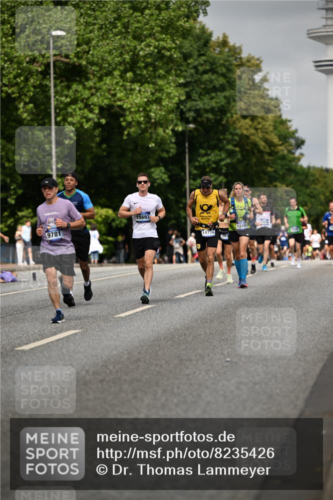 29.06.2025 - hella hamburg halbmarathon Dr. Thomas Lammeyer http://msf.ph/oto/8235426 29.06.2025 10:13:40 Kennedybrücke 1838, 3921, 5511, 7187, 7333, 7636, 8219, 9366, 9434, 9674, 9781, 10036, 10819, 10943, 11067 meine-sportfotos.de