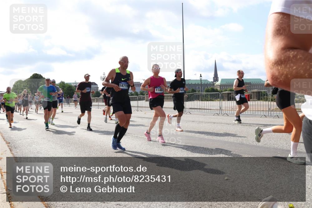29.06.2025 - hella hamburg halbmarathon Lena Gebhardt http://msf.ph/oto/8235431 29.06.2025 09:56:13 Lombardsbrücke 1061, 1143, 1216, 1257, 1267, 1452, 1499, 1502, 1507, 1592, 1689, 2083, 2250, 2260, 2504, 2818, 2864, 2884, 2953, 3060, 3256, 3296, 3543, 3692, 3945, 4033, 4077, 4127, 4324, 4346, 4557, 4601, 4833, 5116, 5482, 5600, 5607, 5978, 6115, 6134, 6168, 6511, 6512, 6994, 7056, 7100, 7178, 7224, 7332, 7583, 7943, 8335, 8514, 8968, 8989, 8996, 9246, 9537, 10596 meine-sportfotos.de